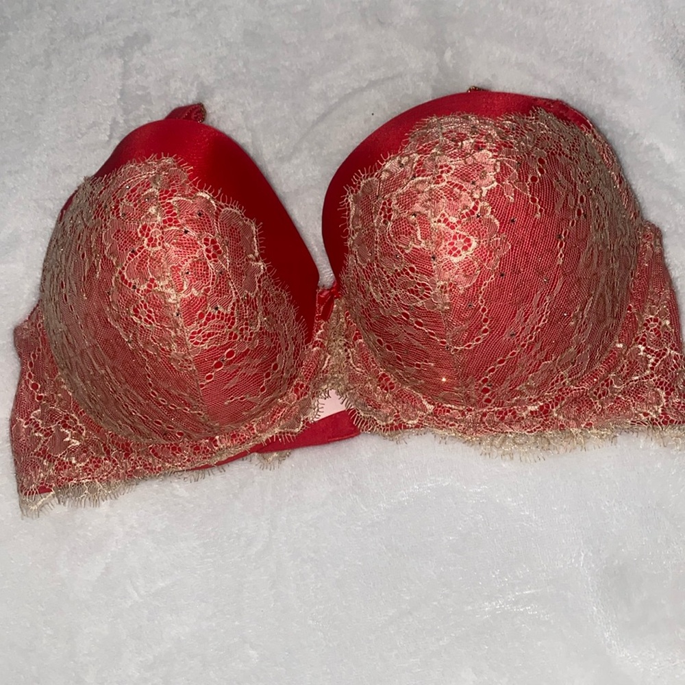 Victoria’s Secret Dream Angels Push Up Red and Gold Crystals Lace Bra Size 36DD